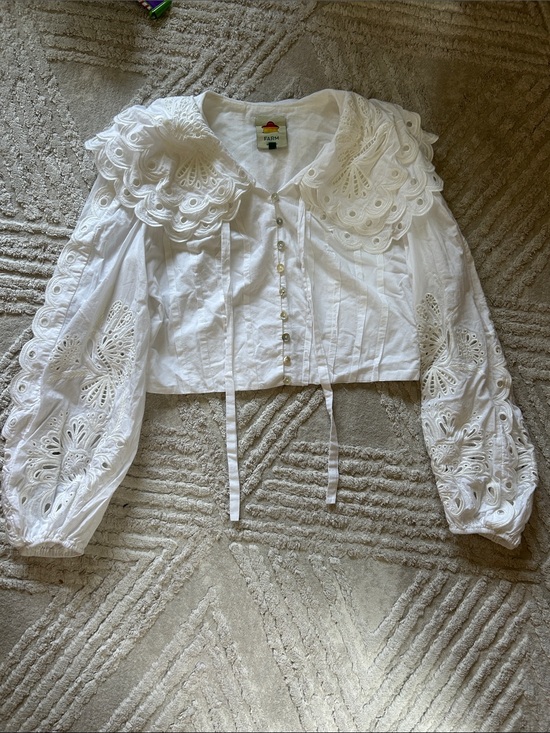 FARM Rio Tops - FARM Rio White Eyelet Lace Cropped Blouse with Scalloped Collar